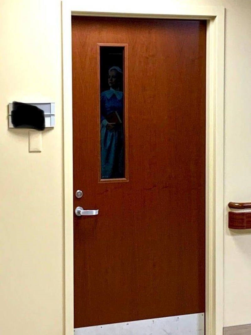 5. Refleksija slike uz ureda me svaki puta preko noći prepadne