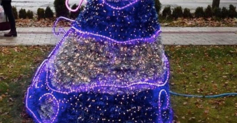Regijom kruži fotka bizarnog blagdanskog ukrasa iz Vranja, morate vidjeti ovaj užas