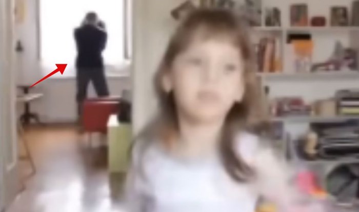 Žena je snimala plesne pokrete svoje kćeri, cijela regija smije se onome što se događalo u pozadini
