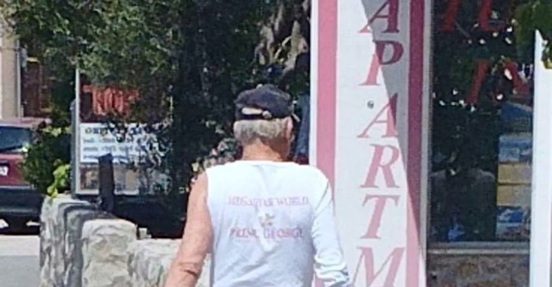 Modna kombinacija ovog Dalmatinca nasmijala je cijelu Hrvatsku, urnebesna fotka je hit na FB-u