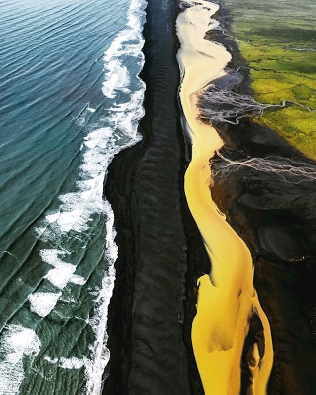 Ovo je mjesto na Islandu na kojem se spajaju ocean, crna plaža, žuta rijeka i zelena polja