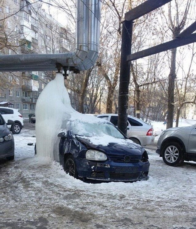 13. Nije baš odabrao dobro mjesto za parking