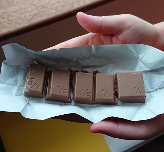 5. Čokolada podijeljena na nejednake dijelove