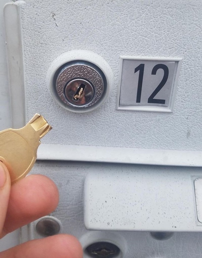 8. Čini se da danas neće saznati što je dobio od pošte