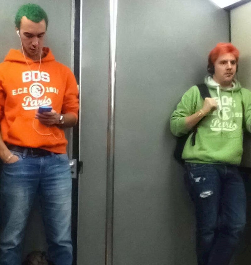 3. Dvojica putnika u podzemnoj koji se međusobno ne poznaju, a savršeno si pašu