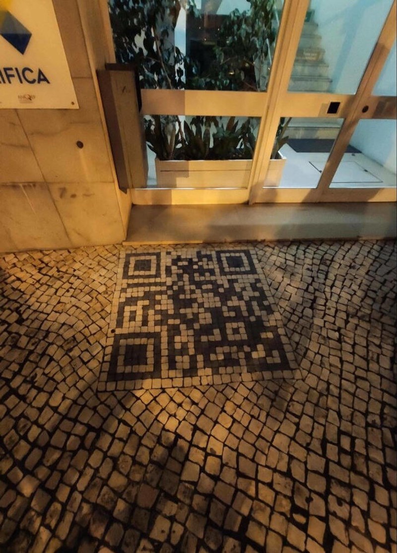 9. QR kod na podu