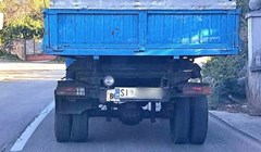 Natpis na kamionu snimljenom u okolici Šibenika oduševio je cijelu zemlju, odmah ćete vidjeti zašto