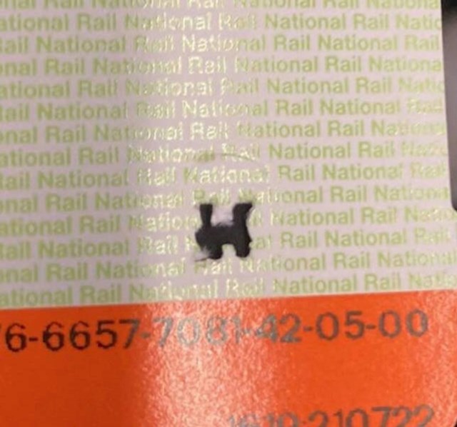 4. "Kontrolor karata u vlaku utisnuo je mali logo vlakića nakon što mi je pregledao kartu."