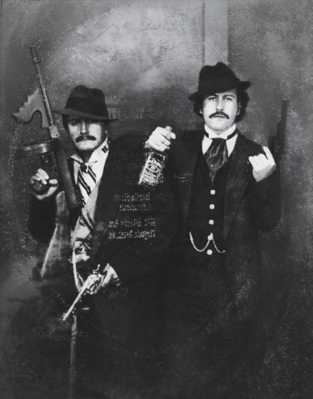 15. Pablo Escobar sa svojim rođakom Gustavom u 1980-ima