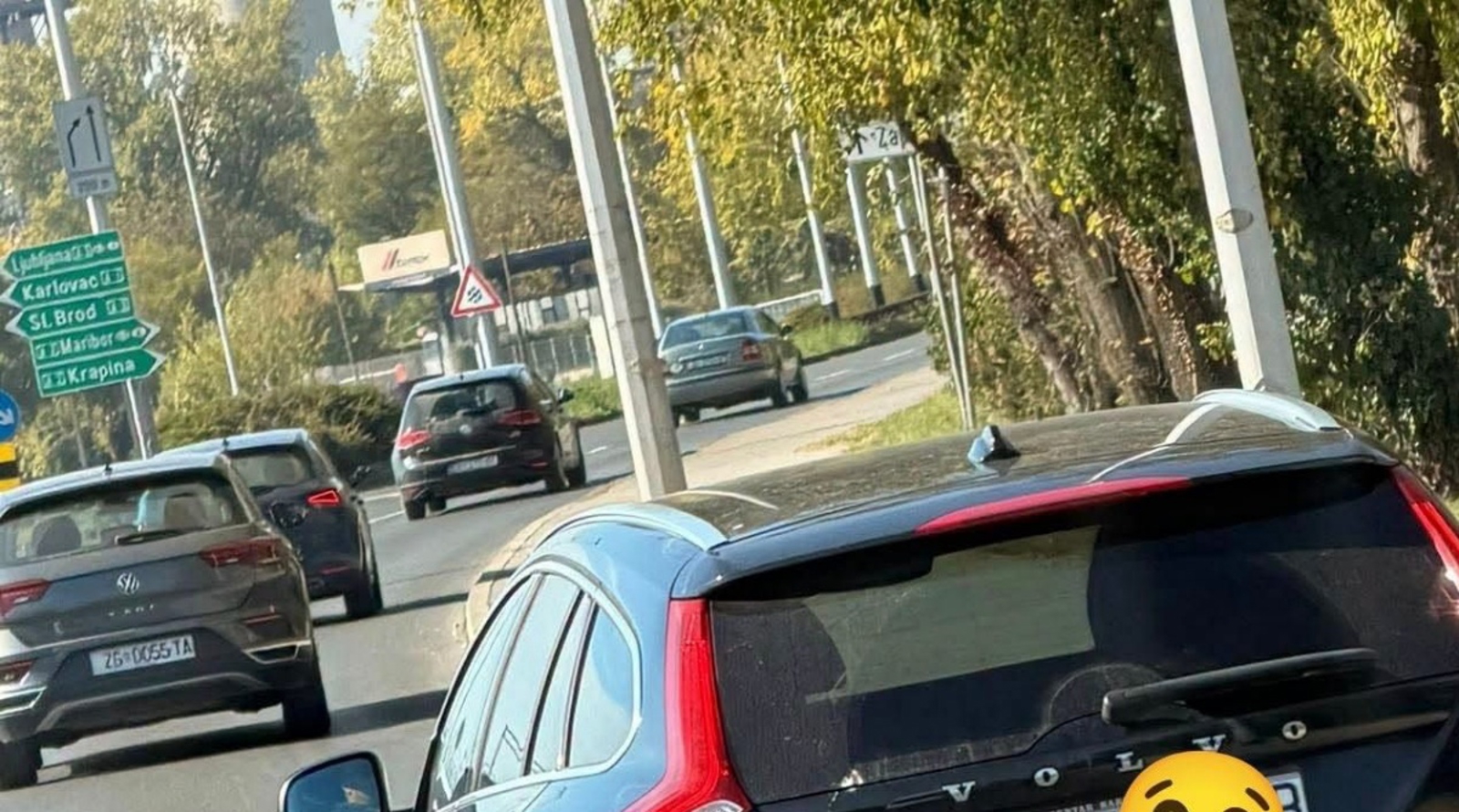 Zagrepčanin je začudio i nasmijao prolaznike bizarnim natpisom na svojem autu, fotka je hit