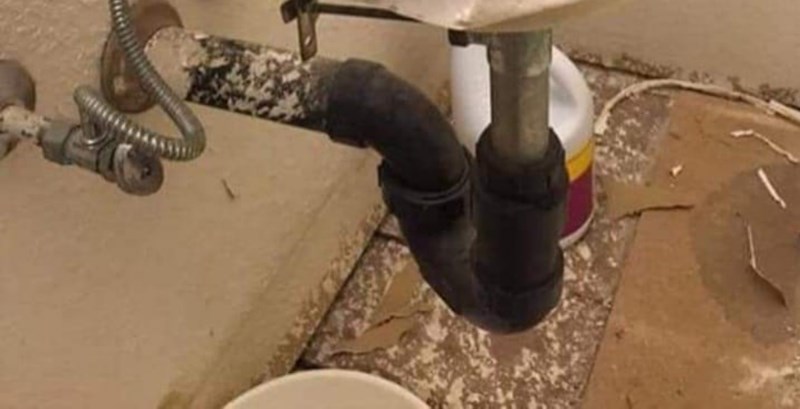 Fotka umivaonika u nečijoj kupaoni apsolutni je hit na FB-u, ljudi se pitaju kako ovo uopće radi