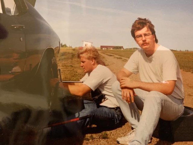 20. Moj tata i ujak popravljaju auto, 1980-e