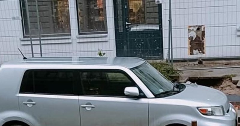 Ljude na Fejsu nasmijala je slika ovog auta, sve će vam biti jasno kad vidite gdje se nalazi