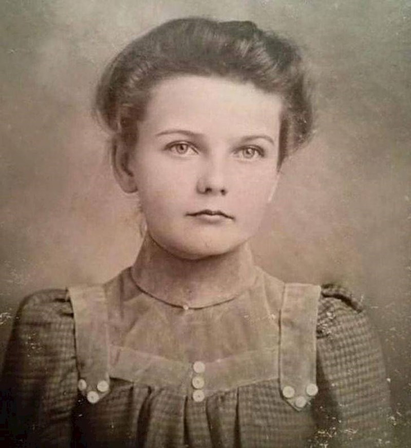 7. Moja baka, fotografirana je dok je imala 6 godina