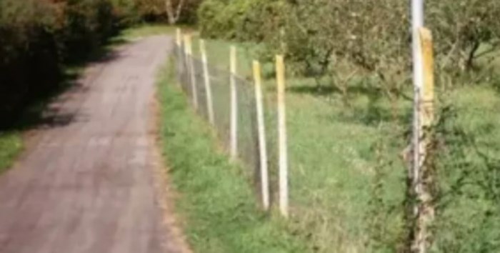 Slučajnog prolaznika nasmijao je natpis ispod znaka zabrane na ulazu u nečiji posjed, fotka je hit