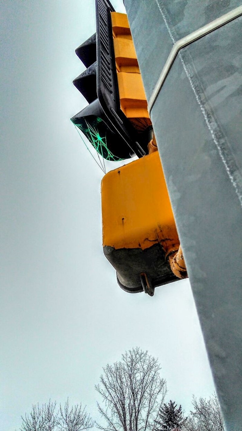 19. Paukova mreža ispod semafora