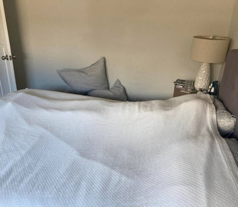 4. Moja žena ovako spava. Svaku noć.