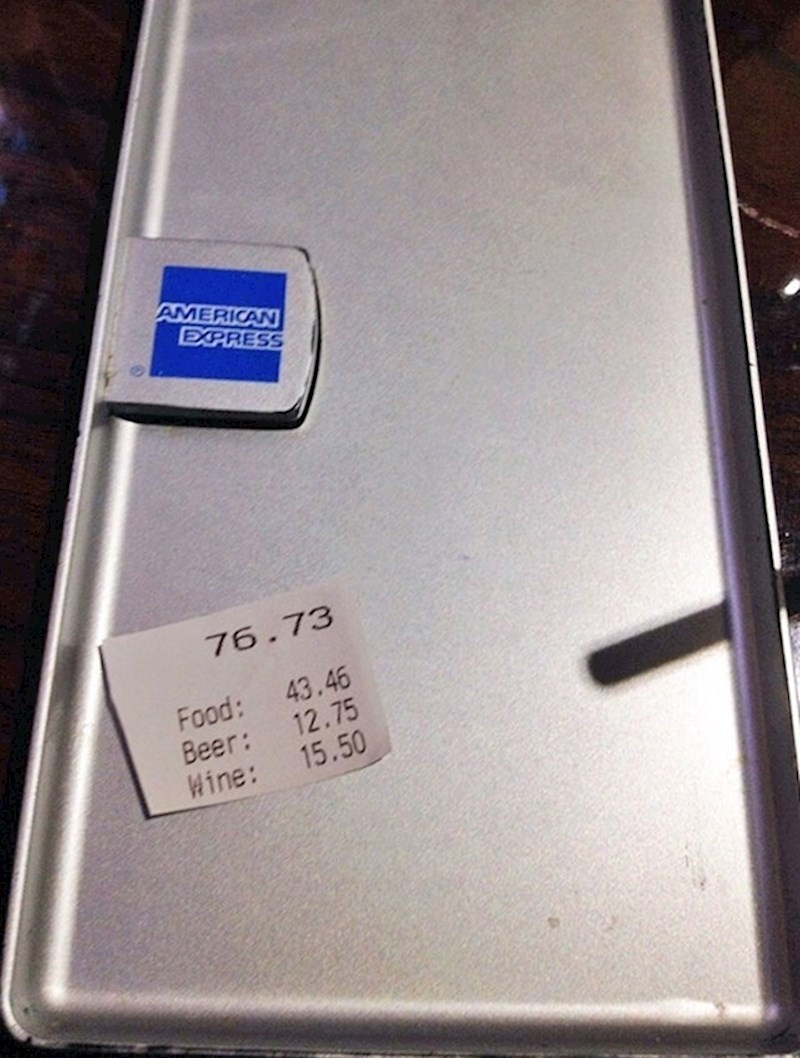 4. "Tata je konobara u šali pitao može li dobiti manji račun pa mu je ovaj donio upravo ono što je tražio..."