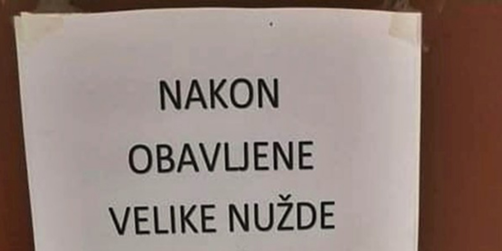 Tip je napisao odgovor na poruku koju je čistačica ostavila u WC-u, fotka je nasmijala cijeli Balkan