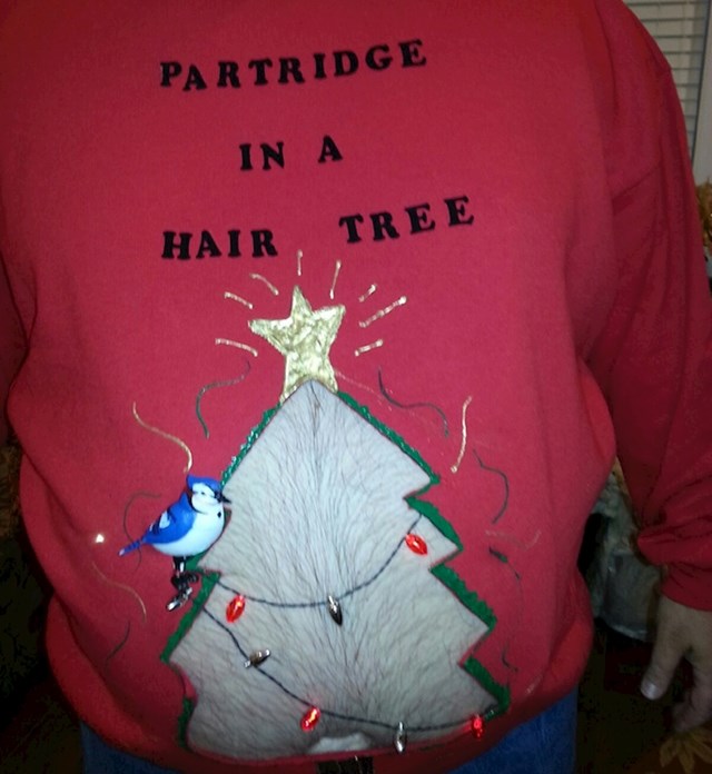 8. Mama mi je poslala fotku tate u njegovom groznom božićnom džemperu koji mu je napravila
