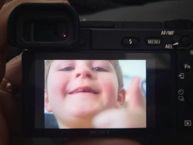 13. Našao sam svoju kameru na podu i pitao sina je li ju dirao. Rekao je da nije.