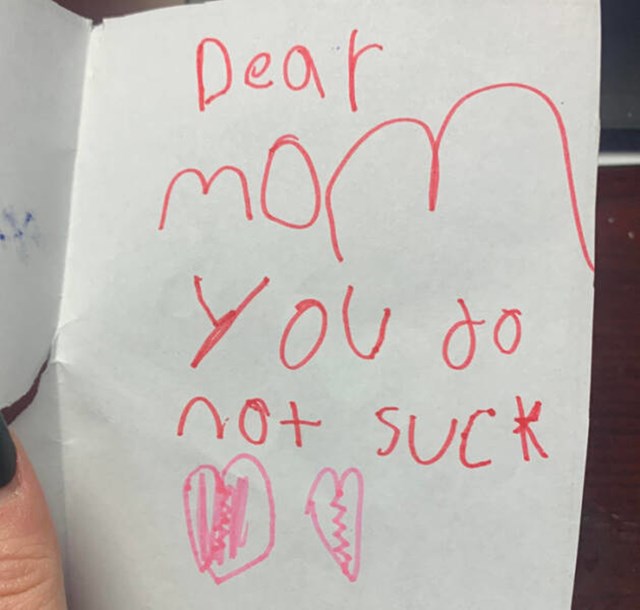 17. Sin mi je napisao poruku: "Draga mama, nisi tako grozna."