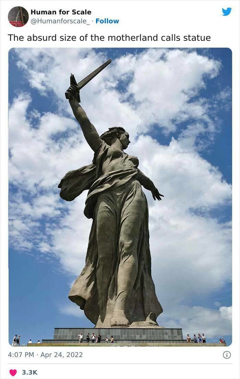 16. Apsurdno velik kip