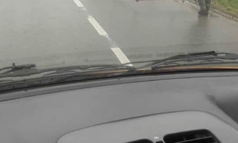 Vozač je negdje u Srbiji snimio prizor koji je nasmijao cijeli Balkan, fotka je odmah postala hit