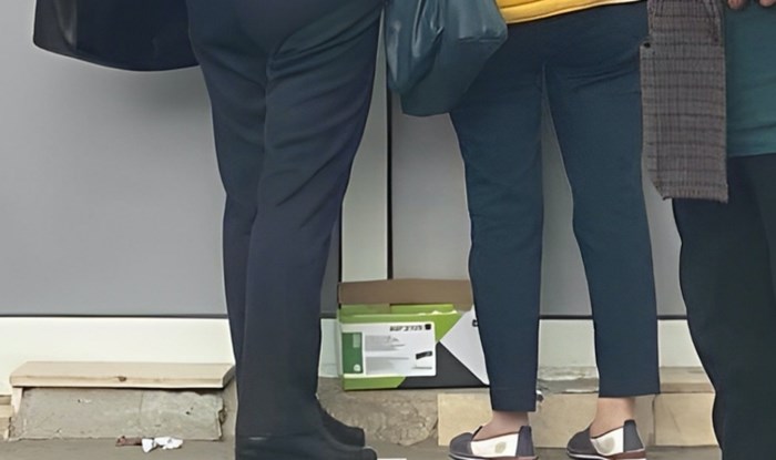 Skoro 4 tisuće ljudi na FB-u lajkalo je fotku snimljenu pred bankomatom u Bugarskoj, teški je hit