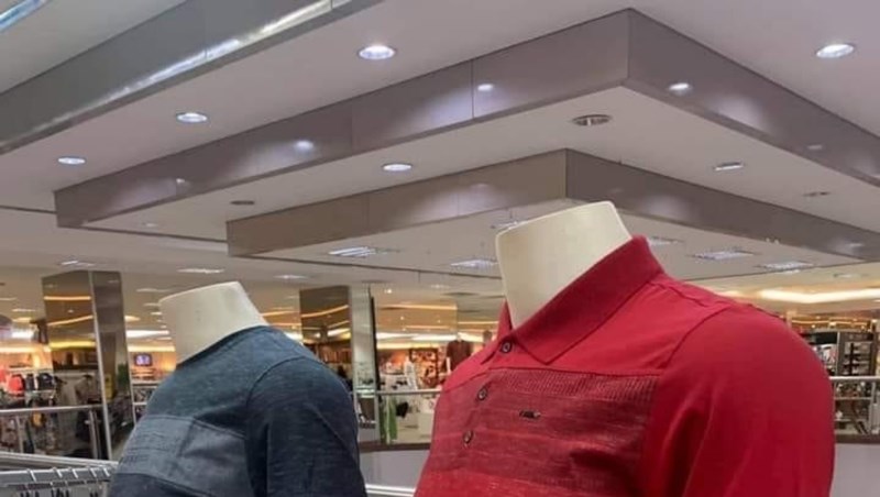 Kupac je morao slikati lutke za odjeću u ovom dućanu, fotka je postala hit na cijelom Balkanu