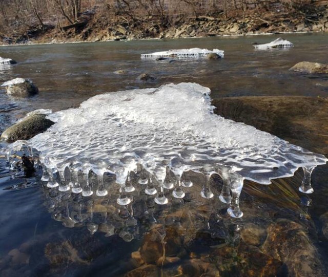 7. Djelimično smrznuta rijeka