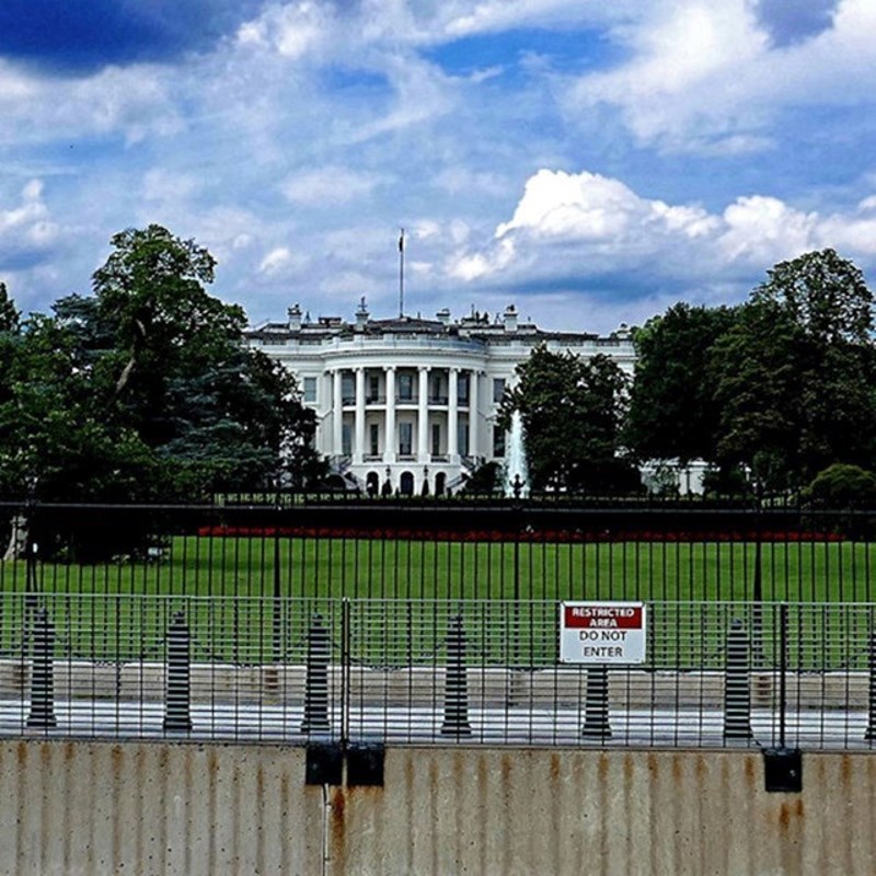 Dvostranačje. Tu si Demokrati i Republikanci. Ostali su totalno nebitni.