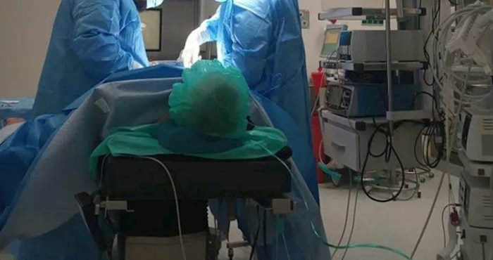 Bizaran prizor iz Poljske obišao je svijet, nećete vjerovati što pacijent radi za vrijeme operacije