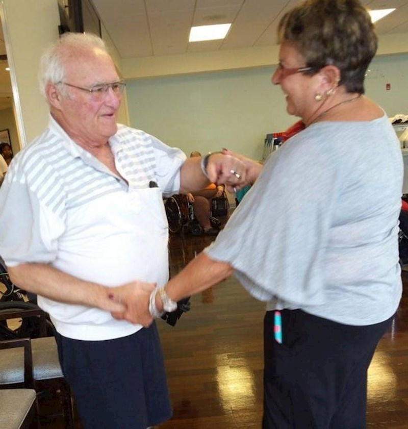 11. Gospodin je prije nekoliko mjeseci imao teški moždani udar nakon kojeg je ostao gotovo nepokretan. Ipak, uspio je zaplesati sa svojom ženom za njihovu godišnjicu braka.💪🏼