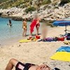 Tip je na plaži zaštitio glavu od sunca na nesvakidašnji način i postao viralni hit, morate vidjeti