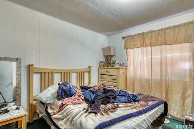 Spavaća soba ne izgleda loše (u redu, osim ove hrpe rublja na krevetu...)