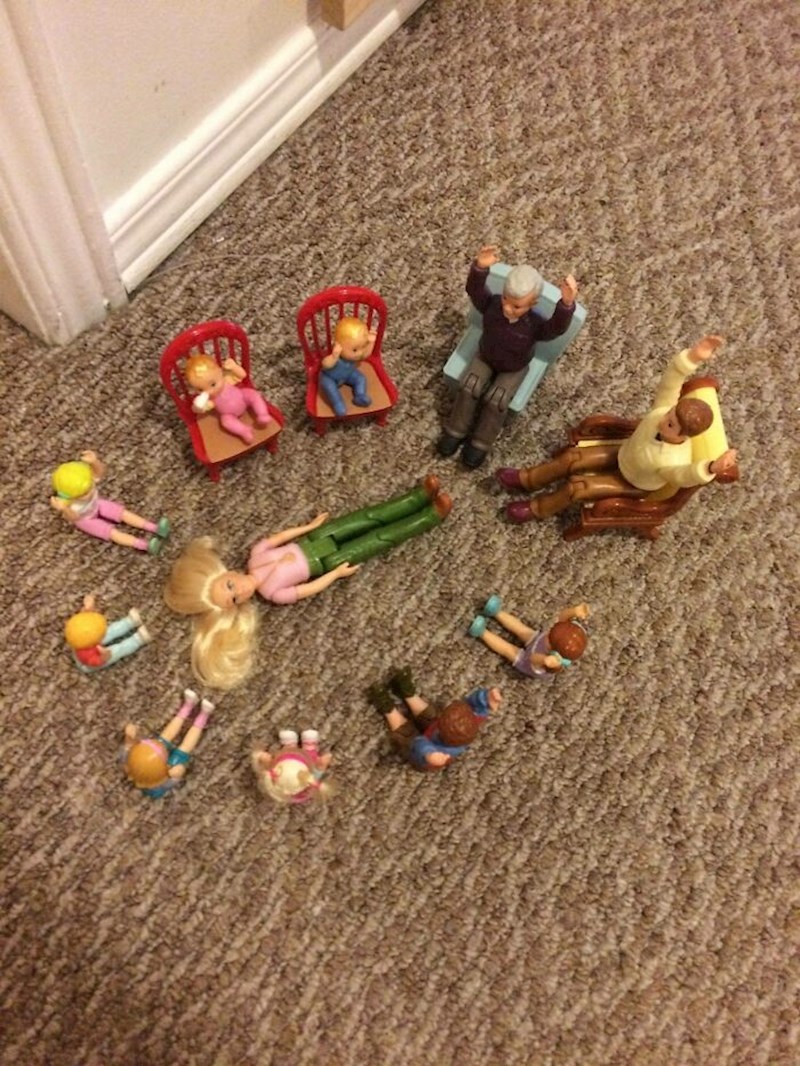 12. Pitala sam kćerku što to lutke rade. Rekla je da "oživljavaju mamu".😟