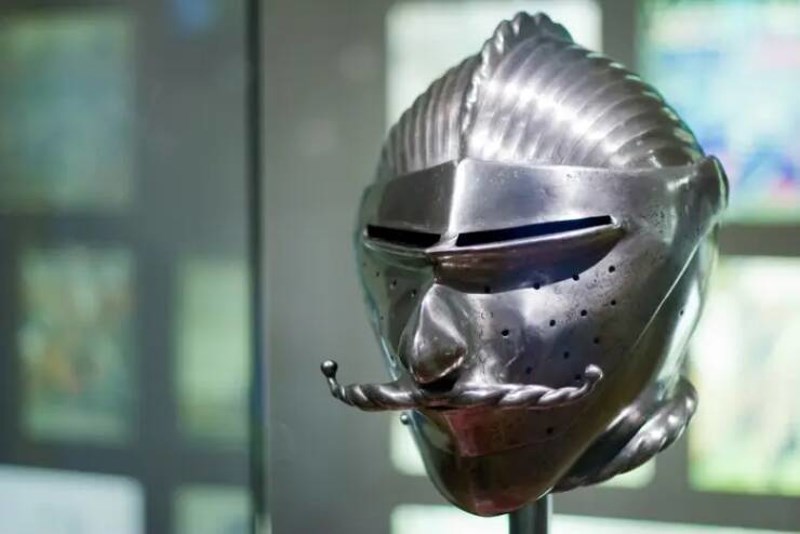 8. Neke su kacige u srednjem vijeku imale brkove