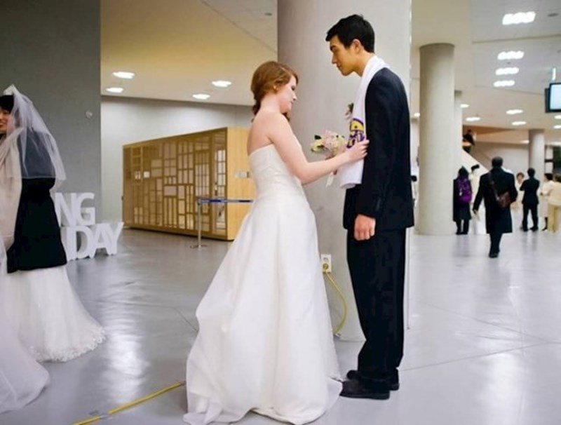 Ako se želite vjenčati, trebate imati nekretninu. Zbog toga mnogi žive sami, nekretnine u Južnoj Koreji su dosta skupe.