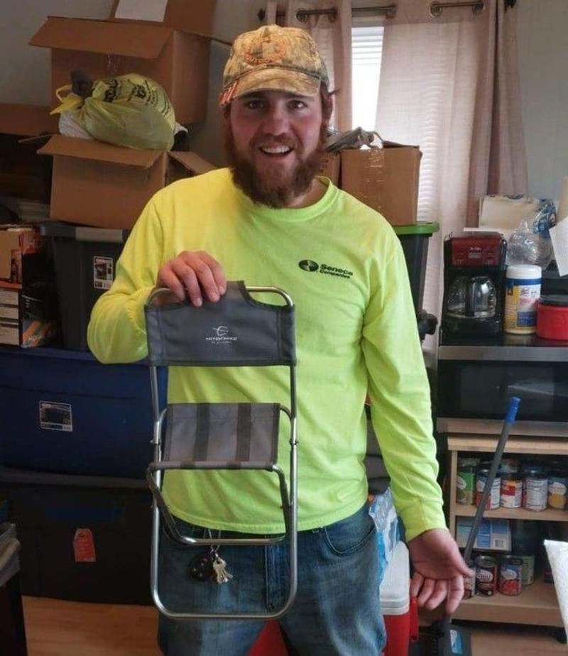 8. Naručio sam stolicu za pecanje, a ovo je stiglo