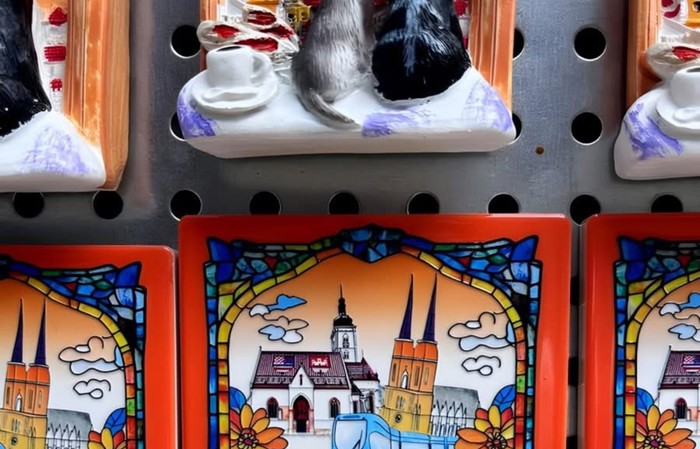 Turist je u zagrebačkoj suvenirnici uočio grešku na jednom proizvodu, morate vidjeti ovaj promašaj