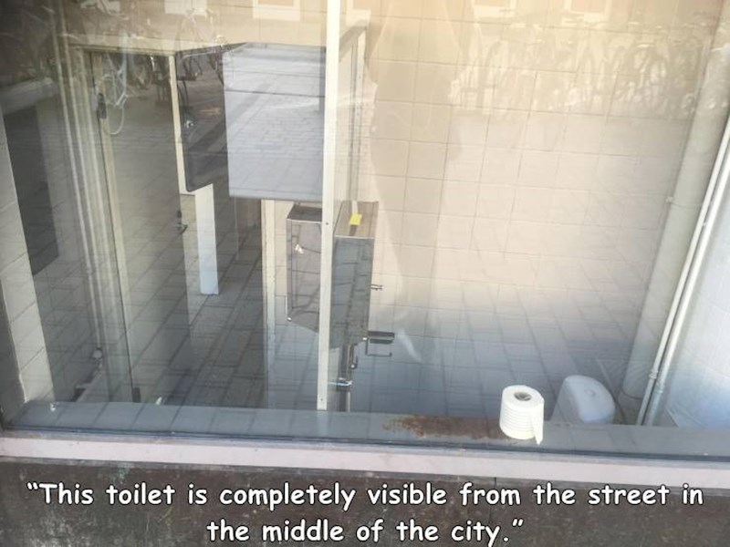 4. Wc u koji se vidi iz vana poput izloga