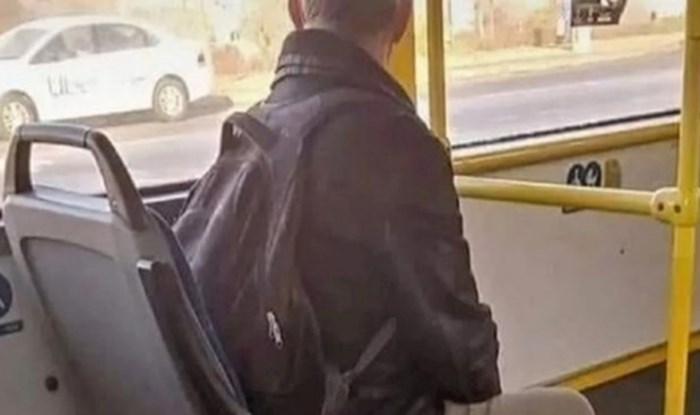 Fotku ovog tipa u busu lajkalo je preko 7 tisuća ljudi, kad ju vidite odmah će vam biti jasno zašto