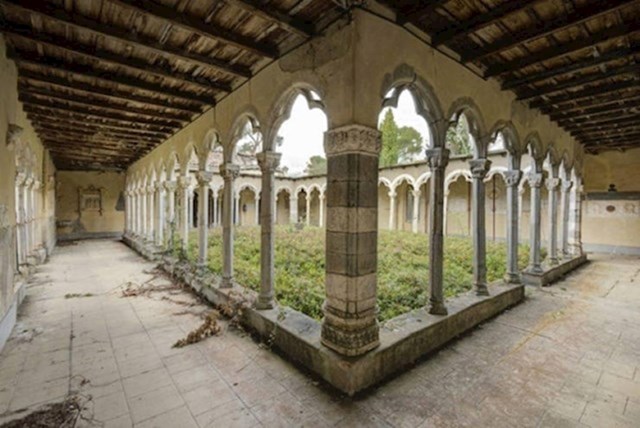 15. Napušteni samostan u Francuskoj