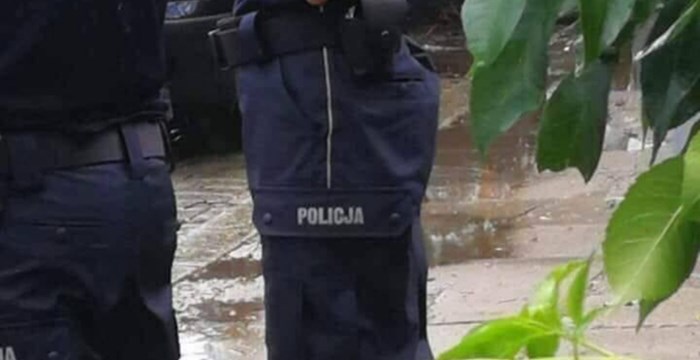 Prolaznik je u Poljskoj fotkao bizaran prizor, morate vidjeti kakvu obuću nosi tamošnja policajka