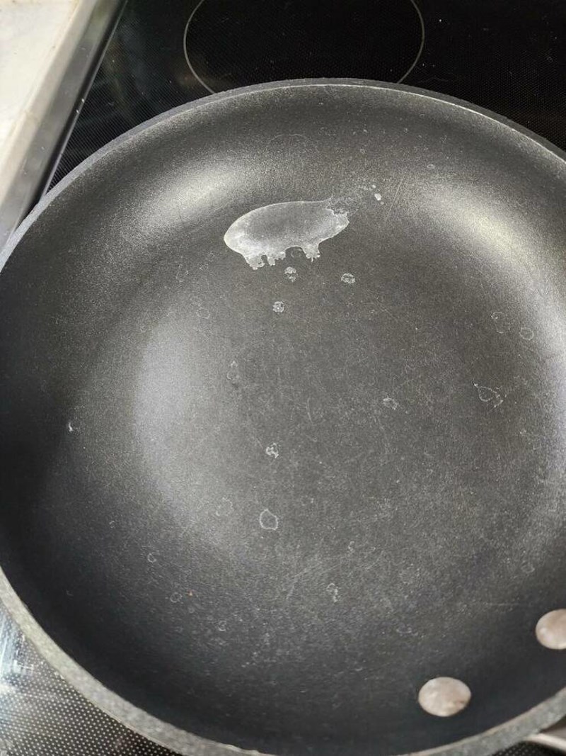 3. Mrlja na mojoj tavi je u obliku svinje