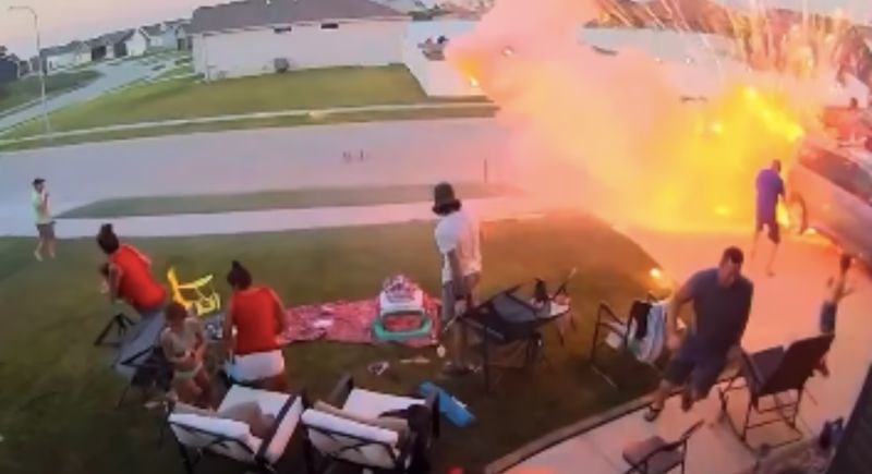 Amerikanci su na druženju htjeli ispaliti vatromet, snimka raspleta situacije obišla je svijet