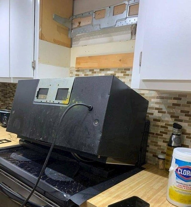 "Razbio sam mikrovalnu danas."