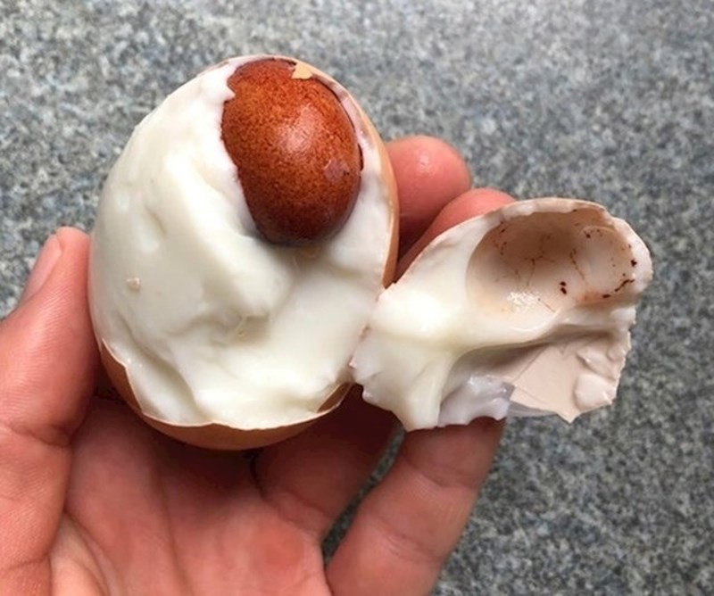 15. Čoko jaje unutar čoko jajeta.