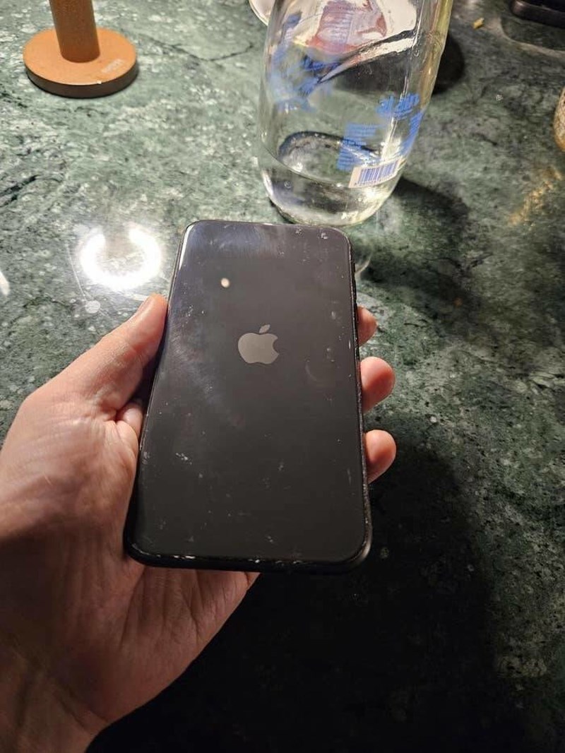 1. Jeste li znali da postoji verzija iPhonea bez kamere?
